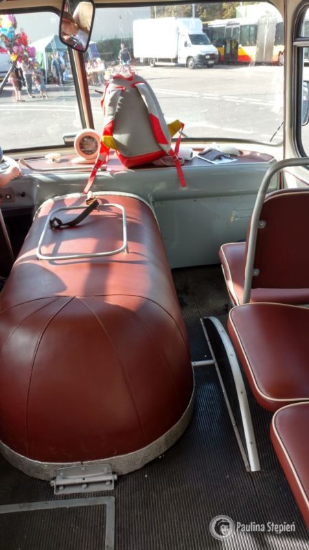 Stary autobus (tam jest silnik)