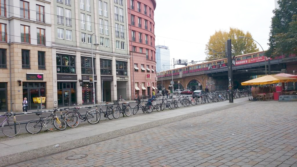 Berlin. Rowery, rowery, rowery. Wszędzie są, każdy jeździ, dla mnie rewelacja