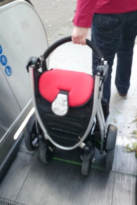 Na schodach ruchomych też można wjechać całym wózkiem, trzeba tylko wprawy :)