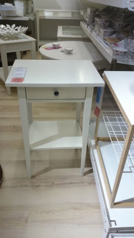 Przez kilka dni odwiedzaliśmy wszystkie sklepy meblowe :) Tu ikea i moje foty, jak mam wątpliwości to robię zdjęcie i porównuję. Tutaj wybieraliśmy stolik