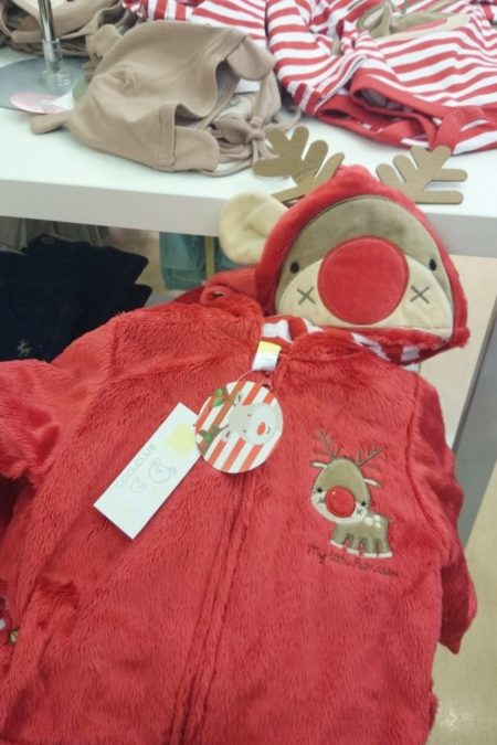 Żałuję, że nie było odpowiedniego rozmiaru, bo bluza mięciutka i taka świąteczna ;) myślę, że fajna na prezent :)