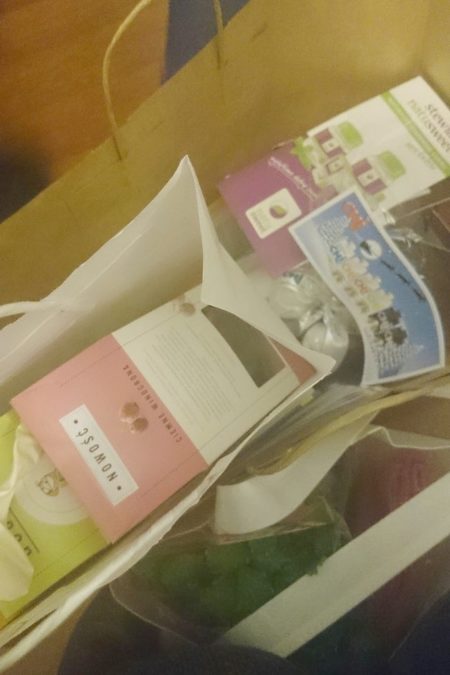 A to prezenty po spotkaniu blogerek parentingowych :) Dziewczyny niesamowicie sie postarały zdobywają wielu fajnych partnerów. Mówię fajnych, bo produkty wszystkie warte uwagi, ja to lubię.