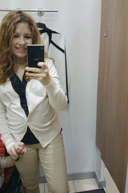 Wózek przydaje się nawet na zakupach haha, mieści się do przymierzalni i jest mega wesoło :)