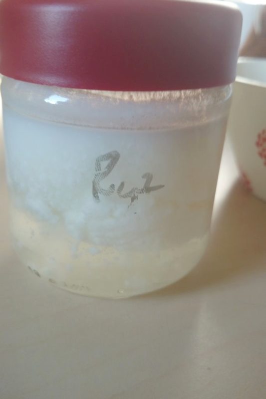 Niestety chwilowo nie opanowałam jogurtów na mleku ryżowym, sojowe są przepyszne, zwykłe też, ale ryżowe wymagają dopracowania