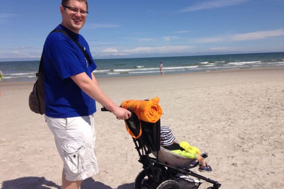 Wózkiem po blaży, czyli jak byliśmy obiektem zazrości wszystkich ze zwykłymi spacerowkami :D czaderski wózek na plażę