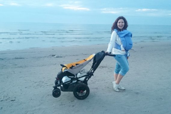 Pierwszy wieczór, wózek terenowy na plaży i nosidło - jak dla mnie dwie rzeczy obowiązkowe