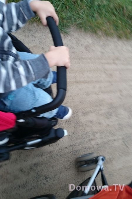 Nie wiem czy dobrze tu widać, ale pałąk jest mocno oddalony od siedziska