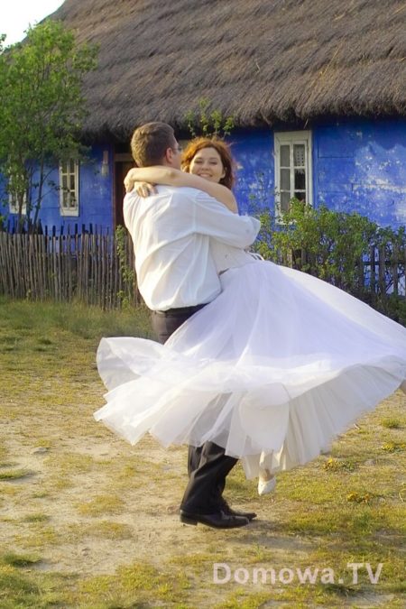 A to zdjęcie sprzed ponad 5 lat, jakaś dziewczyna i jakiś chłopak przyjechali tu na sesję foto :)