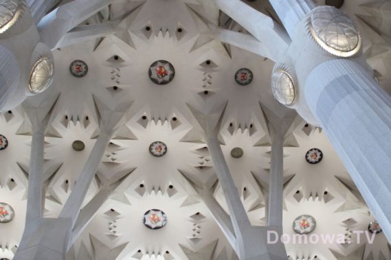 Sagrada Familia w środku