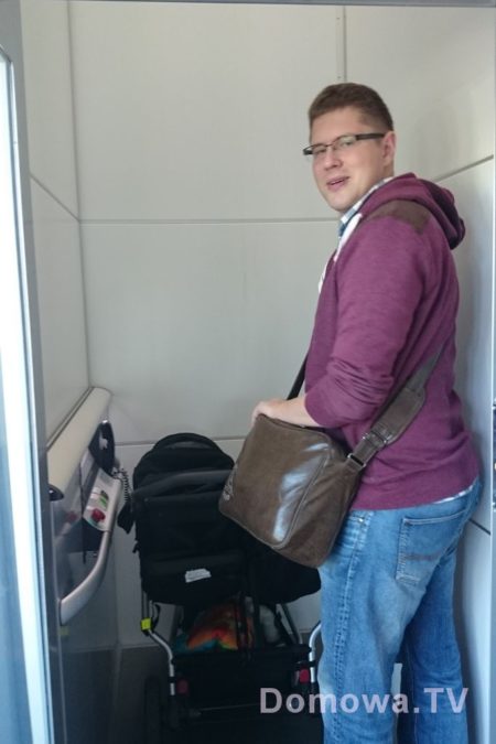 Mały dźwig (winda), duet wjeżdża bez problemu :)