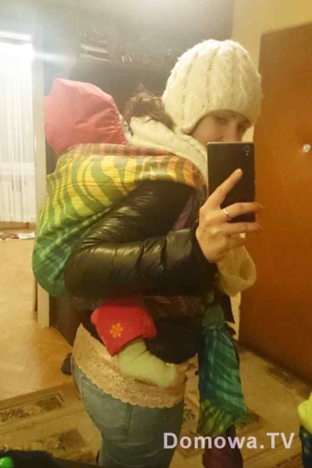 Tutaj motanie na kurtkę, ale kurtka (moja) krótka, przez co bardzo muszę uważać by nie mieć gołych pleców - nie polecam. No i ten gorszy kombinezon, o wiele trudniej dociągać
