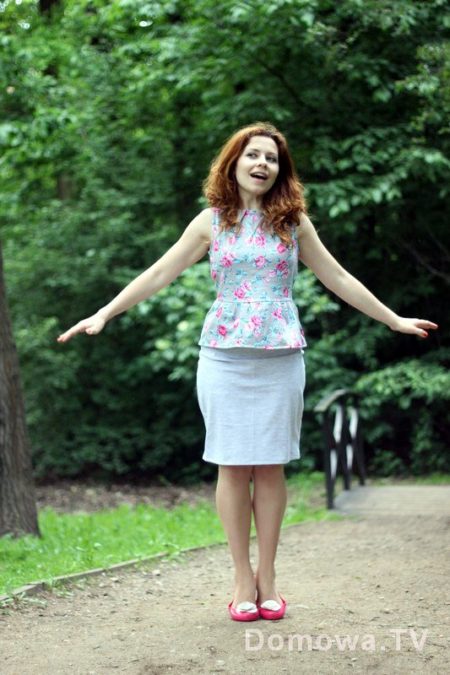 Z dzianinową bluzką