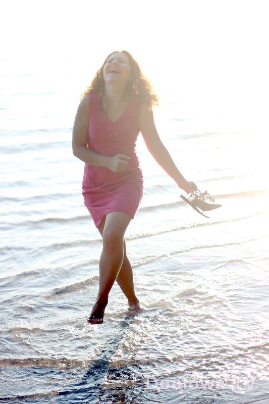 Wygłupy w wodzie :) ale widać, oto malinowa sukienka w akji, i to słońce!