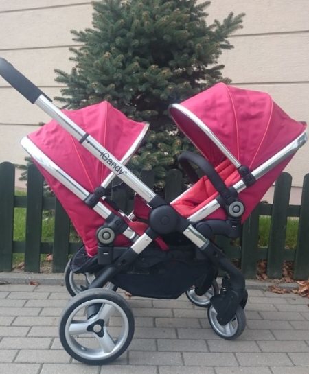 Do siebie - też się da, ale raczej mniejsze dzieci, bo miejsca na podnóżku niewiele!