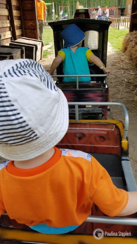 i podróż pociągiem dla dzieci