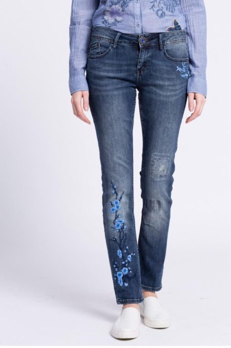 Jeansy Desigual