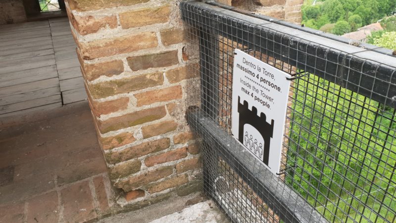 Działa na wyobraźnię ten napis :)