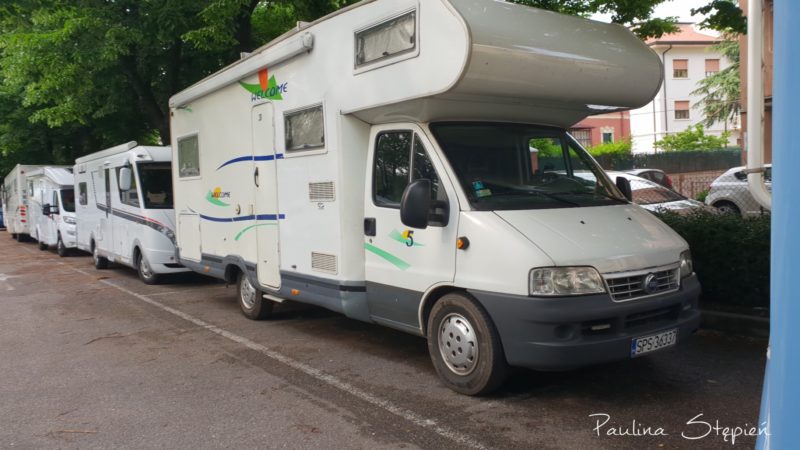 Udało nam się zająć ostatnie miejsce na postoju dla kamperów