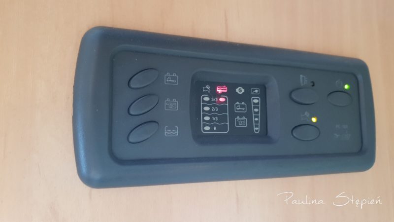 Panel, tutaj cudownie widać, że jeden ze zbiorników jest full i trzeba go opróżnić