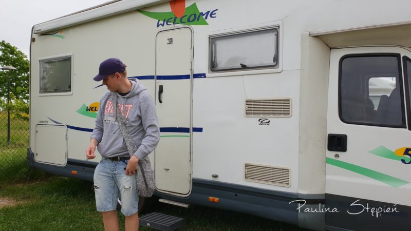 Michał sprawdzający czy wszystko zamknięte