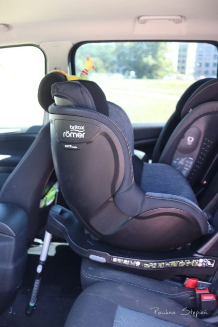 Britax Romer Dualfix i-size tyłem do kierunku jazdy