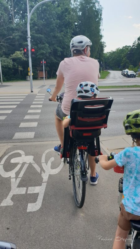 Tutaj w foteliku Britax Romer Jockey Comfort (świetnym zresztą) dziecko 4 letnie