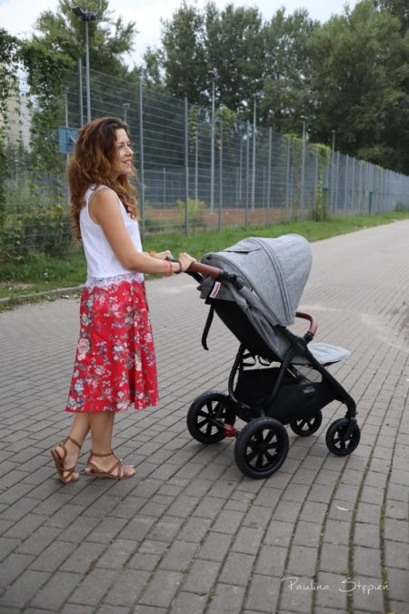 Wózek jest stosunkowo lekki