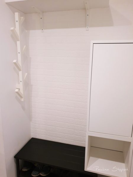 Zamiast szafy ława, szafka i drzewo-wieszak